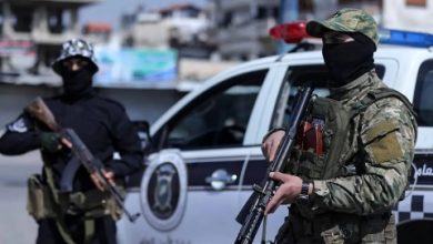 مقتل 8 مدنيين بينهم نساء من الطائفة “العلوية” بإطلاق نار مباشر عليهم من عناصر أمن على أحد الحواجز وسط سوريا