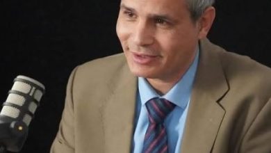 نيابة أمن الدولة تخلي سبيل 50 متهما في 23 قضية أبرزهم الصحفي أحمد سراج