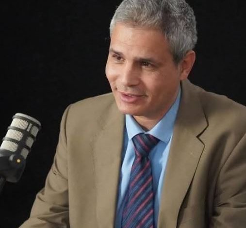 نيابة أمن الدولة تخلي سبيل 50 متهما في 23 قضية أبرزهم الصحفي أحمد سراج