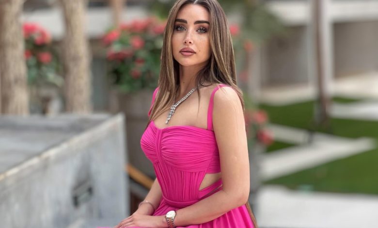 هنا الزاهد وجومانا مراد تخطفان الأنظار باللون الوردي.. من نسقته أفضل؟