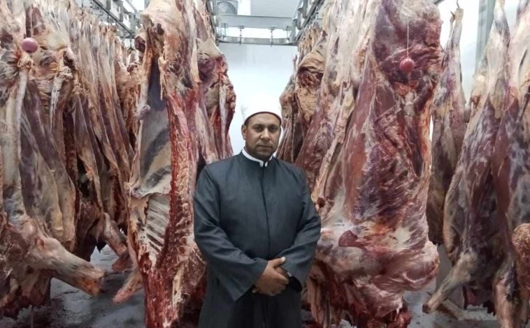 وزارة الأوقاف تواصل ذبح صكوك الأضاحي في ثالث أيام العيد