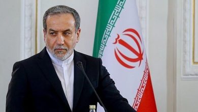 وزير الخارجية الإيراني يؤكد التزام بلاده بالدبلوماسية مع حق الدفاع عن النفس
