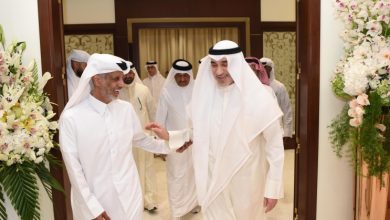 وزير الرياضة والشباب القطري يزور النائب الأول في المستشفى