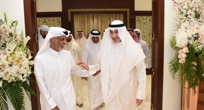 وزير الرياضة والشباب القطري يزور النائب الأول في المستشفى