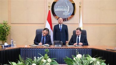 وزير الصناعة والنقل يشهد توقيع اتفاقية لتنظيم خدمات النقل البري