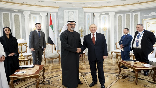 ولي عهد أبوظبي يلتقي بوتين في العاصمة البيلاروسية