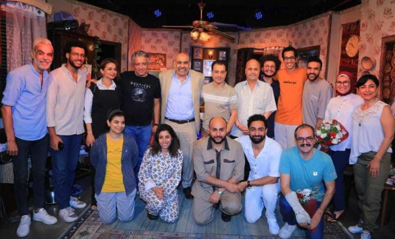 «يمين فى أول شمال» كامل العدد في أول لياليه على مسرح السلام