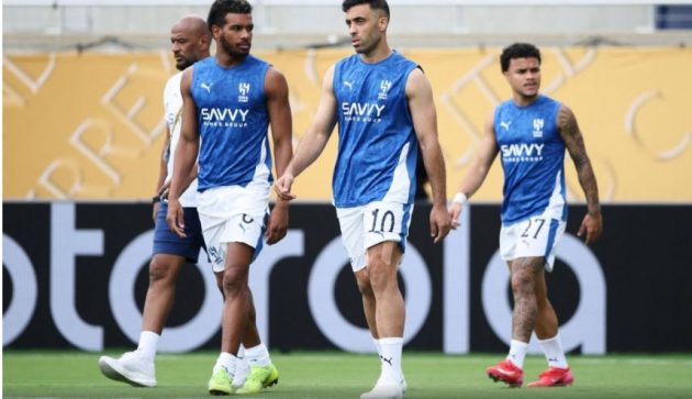 15 دقيقة أولى لحمدالله بقميص الهلال