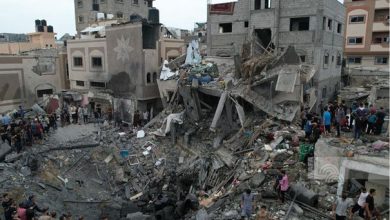 17 شهيدا بقصف مبنى للنازحين جنوبي غزة