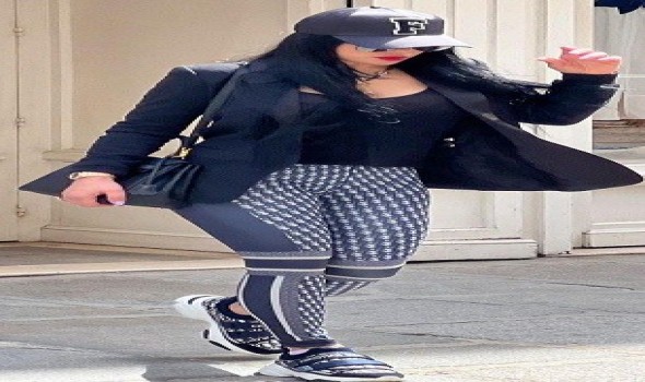 هيفاء وهبي تمزج الأناقة بالرياضة وتحوّل الإطلالات الكاجوال إلى لوحات فنية