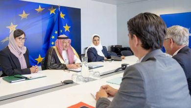 الخريجي يبحث التعاون الثنائي مع المفوض الأوروبي للهجرة في بروكسل - أخبار السعودية