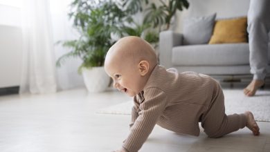 5 طرق مجربة لتحفيز الأطفال على الزحف والجلوس بمفردهم