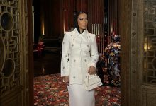 7 أفكار لتنسيق البليزر مع التنورة للسهرة من مدونات الموضة المحجبات
