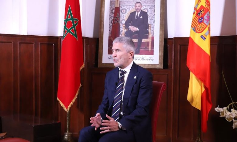 وزير الداخلية الإسباني يشيد بالمغرب