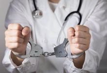 انطلاق محاكمة طبيب ألماني بتهمة قتل 15 مريضًا داخل مراكز الرعاية
