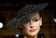 أبرزها القبعات والقفازات.. اكتشفي أبرز الأكسسوارات من أسبوع الهوت كوتور في باريس