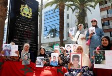أسر شباب مغاربة في ليبيا تحتج بالرباط لمعرفة مصير الأبناء المفقودين