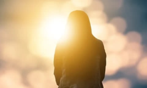 أشعة الشمس والسرطان.. كيف تحمينا واقيات الشمس ومتى تفشل؟