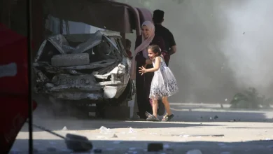 إسرائيل تدرس تحفظات «حماس»... وترسل وفداً إلى الدوحة