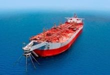 إيران تحتجز ناقلة نفط أجنبية بتهمة تهريب مليوني لتر من الوقود وتقبض على 17 متهماً بينهم طاقم السفينة
