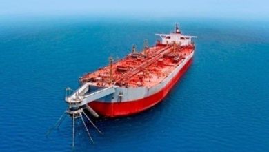 إيران تحتجز ناقلة نفط أجنبية بتهمة تهريب مليوني لتر من الوقود وتقبض على 17 متهماً بينهم طاقم السفينة