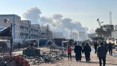 استشهاد أكثر من ستين ألف فلسطيني منذ بدء الحرب وتصاعد الغارات الإسرائيلية وسط حصار خانق ومجاعة وشيكة وجهود دولية متعثرة لإدخال المساعدات إلى غزة
