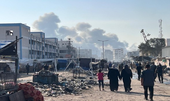 استشهاد أكثر من ستين ألف فلسطيني منذ بدء الحرب وتصاعد الغارات الإسرائيلية وسط حصار خانق ومجاعة وشيكة وجهود دولية متعثرة لإدخال المساعدات إلى غزة