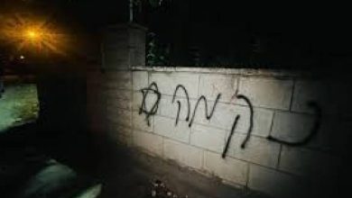 اعتقالات واقتحامات والمستوطنون يهاجمون قرى ويحرقون ممتلكات الفلسطينيين