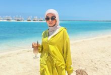 اكتشفي أجمل إطلالات مدونات الموضة المحجبات خلال عطلات صيف 2025