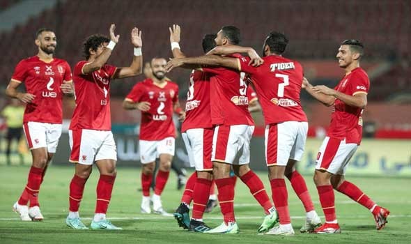 الأهلي المصري يعزز تشكيلته بمحمد شكري