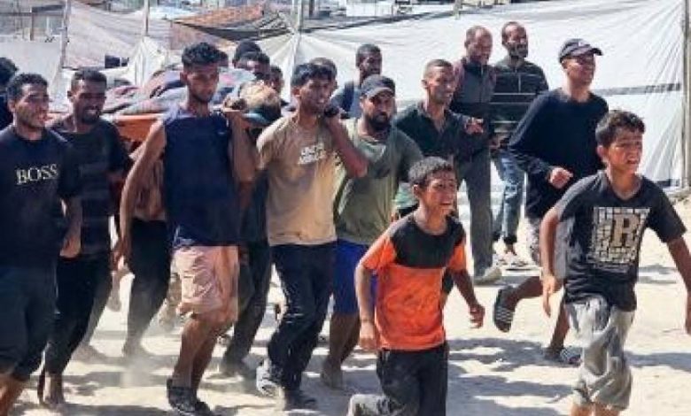 الإعلام الحكومي يكشف تفاصيل ارتقاء 21 فلسطينيا من منتظري المساعدات