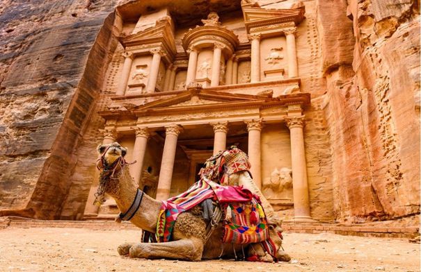 البترا تواجه انخفاضا حادا في أعداد زوارها الأجانب...