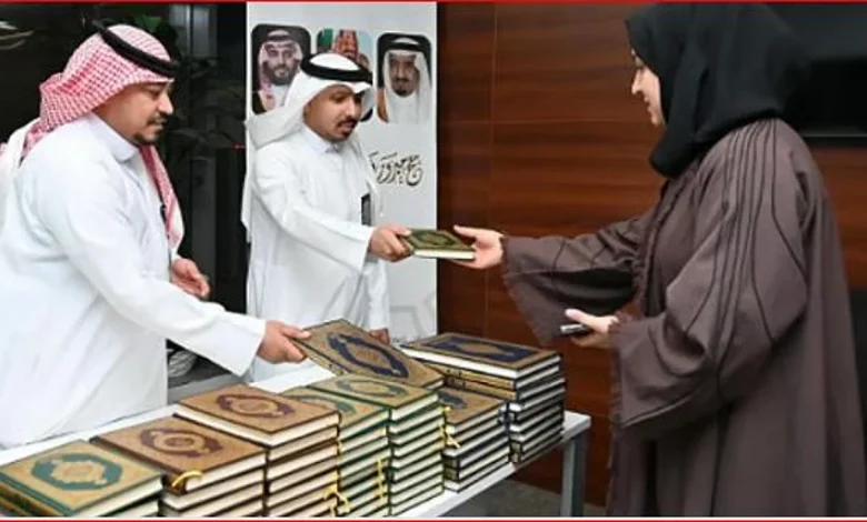 «الشؤون الإسلامية» تختتم توزيع هدية خادم الحرمين على الحجاج المغادرين بالمدينة المنورة