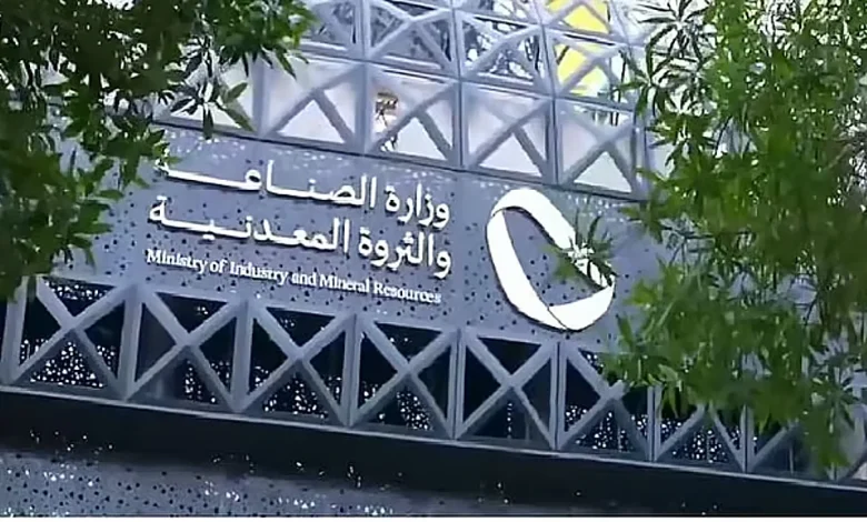 «الصناعة» تصدر 83 ترخيصًا صناعيًا جديدًا وتعلن بدء الإنتاج في 58 مصنعًا في يونيو 2025