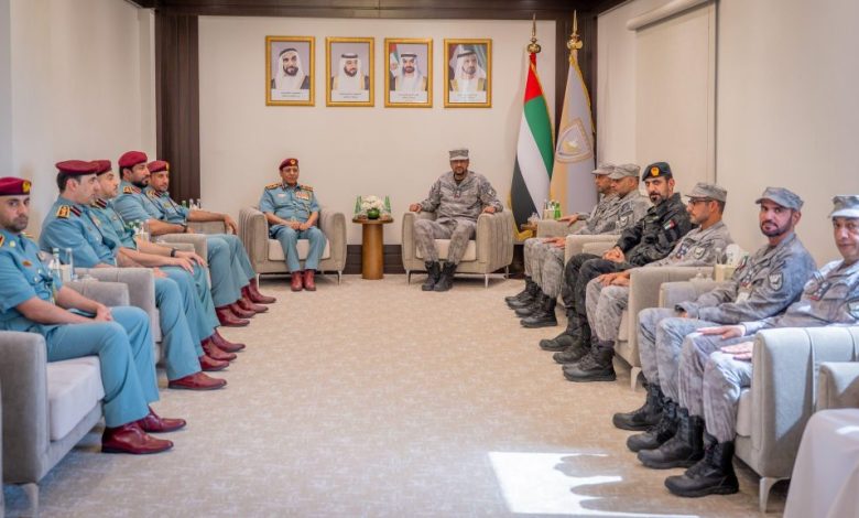 القائد العام لشرطة رأس الخيمة يزور قيادة الحرس الوطني لبحث التعاون المشترك