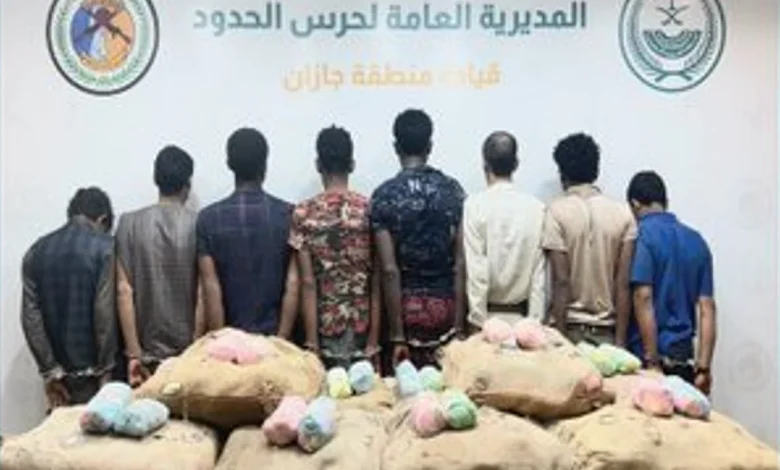 القبض على 8 مخالفين بجازان لتهريبهم 220 كيلوجرامًا من القات