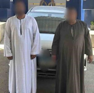 القبض على شخصين سرقا سيارة رحلات بالإكراه في منطقة 15 مايو