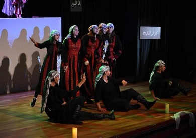 القنصل الفلسطيني يشهد العرض الأردني «يافا والباب الأزرق» بمهرجان المسرح الدولي