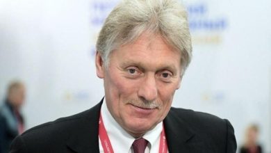 الكرملين يرحب بتعليق واشنطن تسليح أوكرانيا ويعتبره خطوه نحو نهايه النزاع