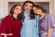 الملكة رانيا تتفرّد بتنسيق مجوهراتها الملكية وسط أسلوب مختلف للأميرتين إيمان وسلمى