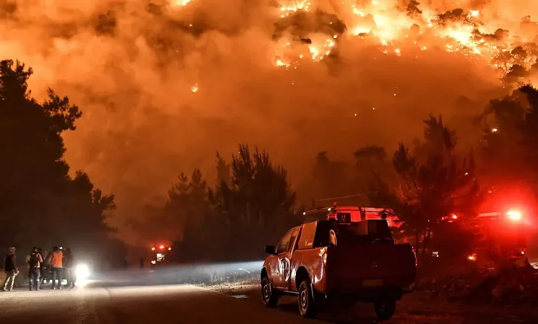 انحسار الحرائق في اليونان وسط استمرار جهود الإطفاء