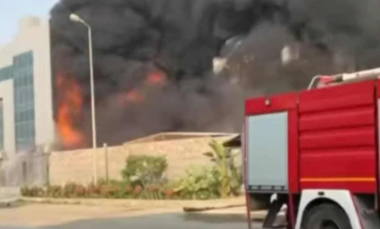 اندلاع حريق هائل في مصنع منظفات وكيماويات في منطقة الروبيكي