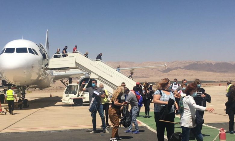 بالصور.. الأردن يستقبل طائرة تحمل 180 سائحا بدعم من هيئة تنشيط السياحة