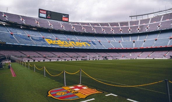 برشلونة يسعى للتعاقد مع نجم ريال مدريد على خطى فيغو