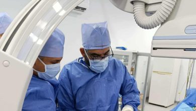 بضربات قلب لا تتجاوز 30 نبضة.. أطباء بسوهاج ينقذون أمًا وجنينها من موت محقق في ولادة استثنائية