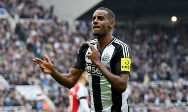 بوصلة إيزاك تتحول من ليفربول إلى الهلال