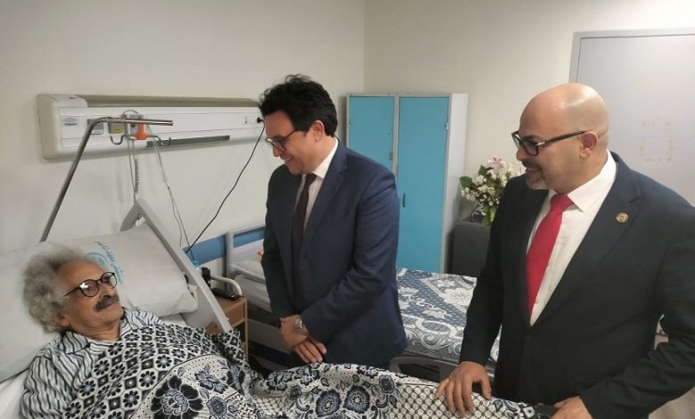 تدهور الحالة الصحية للكاتب صنع الله إبراهيم من جديد ودخوله الرعاية المركزة