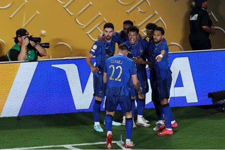 ثنائي الهلال السعودي تحت أنظار أوروبا