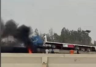 حادث مروع بين 3 سيارات نقل واشتعال النيران في إحداها بطريق إسكندرية الصحراوي