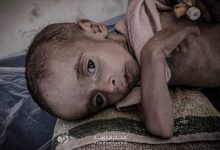 حماس: أمهات في غزة يُرضعن أطفالهن ماءً بدل الحليب وسط حصار وتجويع ممنهج